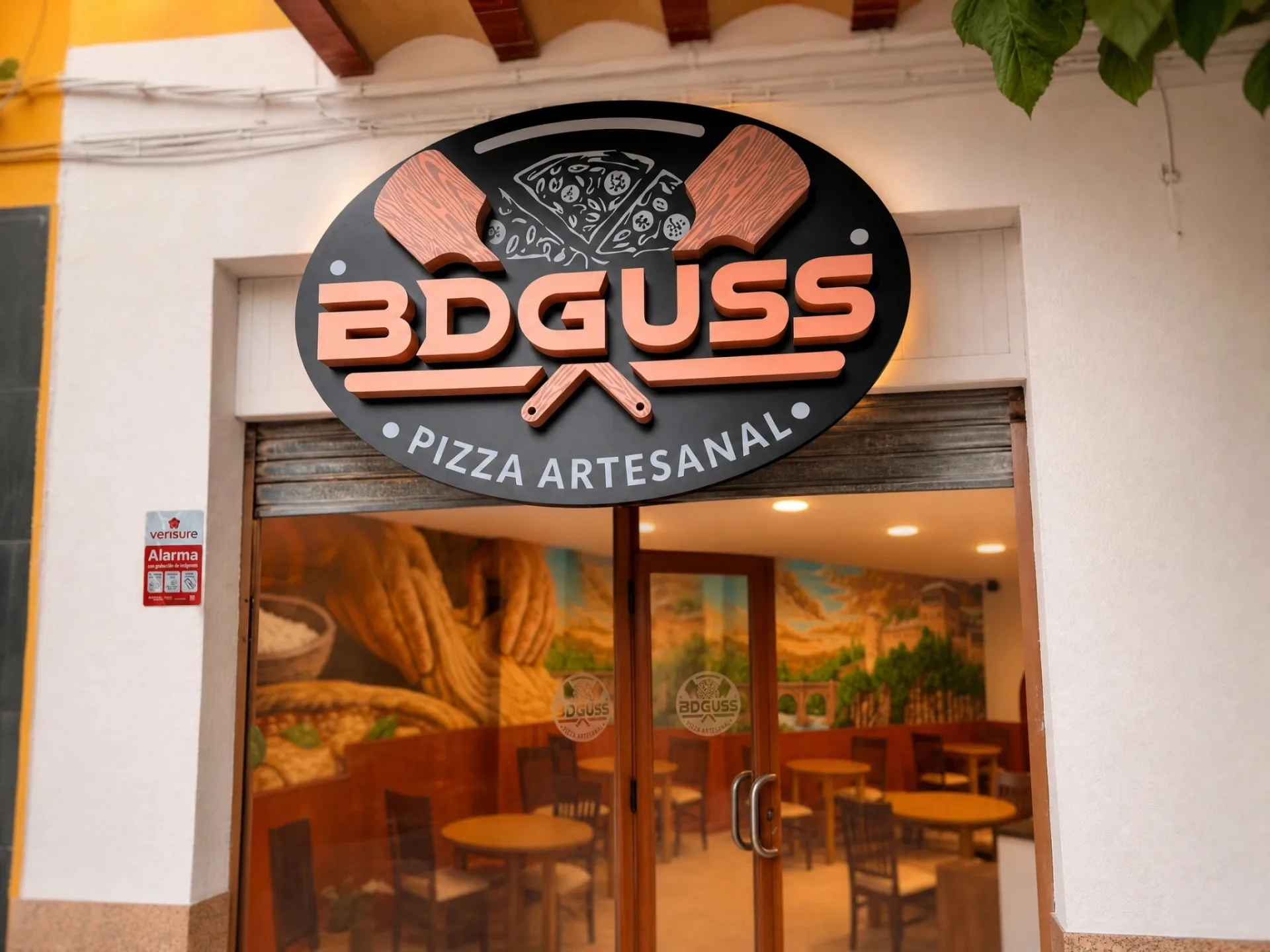 Estrategia de branding visual potente en múltiples locales
