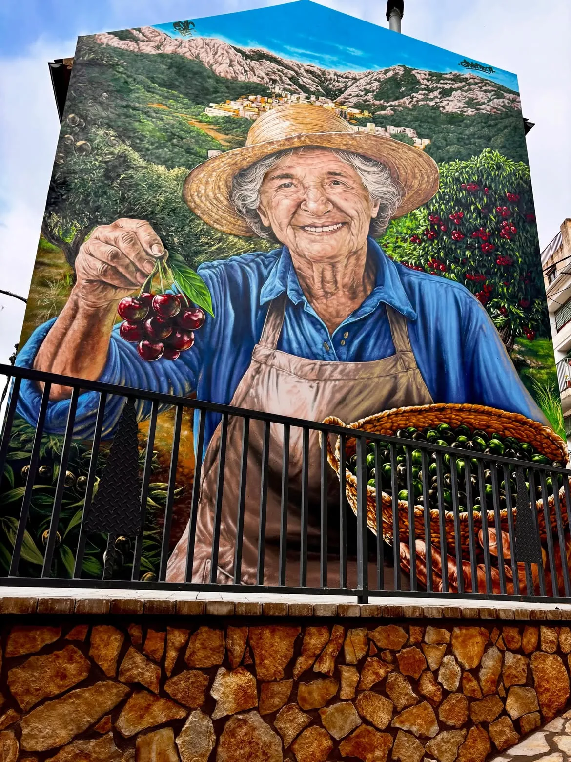 Homenaje a la mujer rural y la artesanía tradicional de la pauma